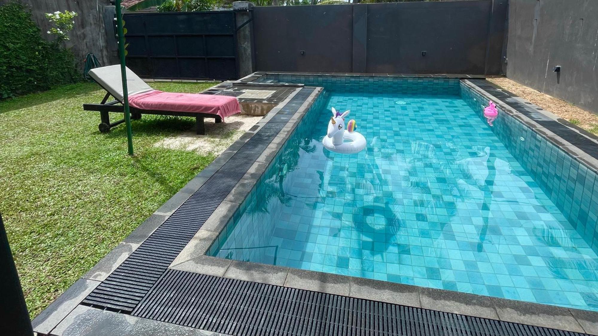 Negombo Morawala Beach Villa ภายนอก รูปภาพ