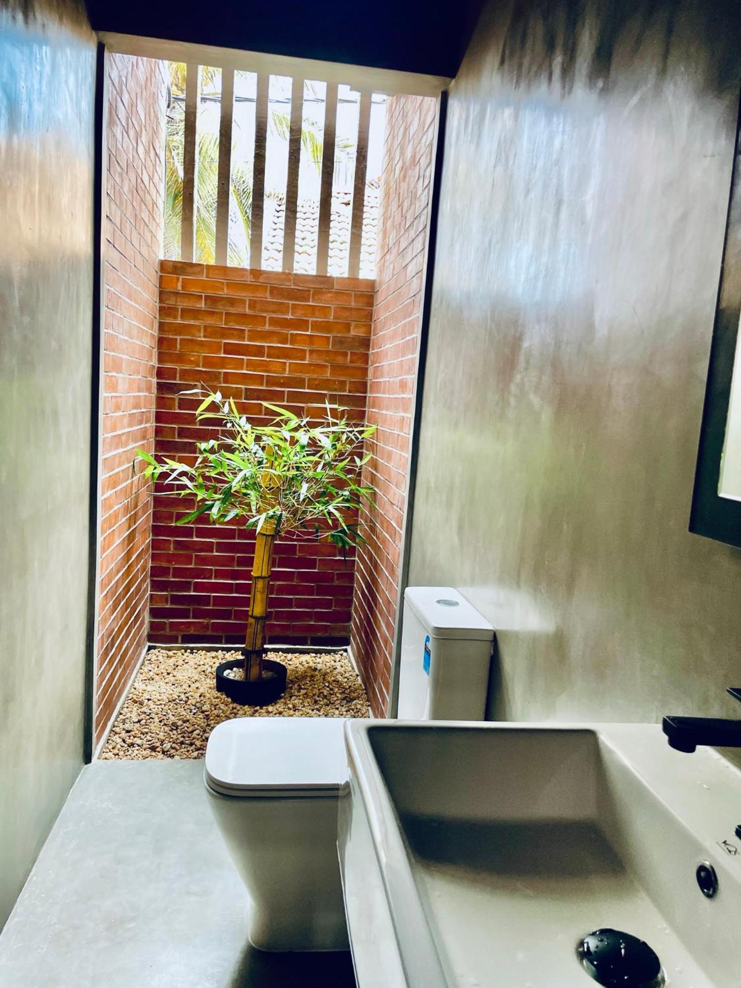 Negombo Morawala Beach Villa ภายนอก รูปภาพ
